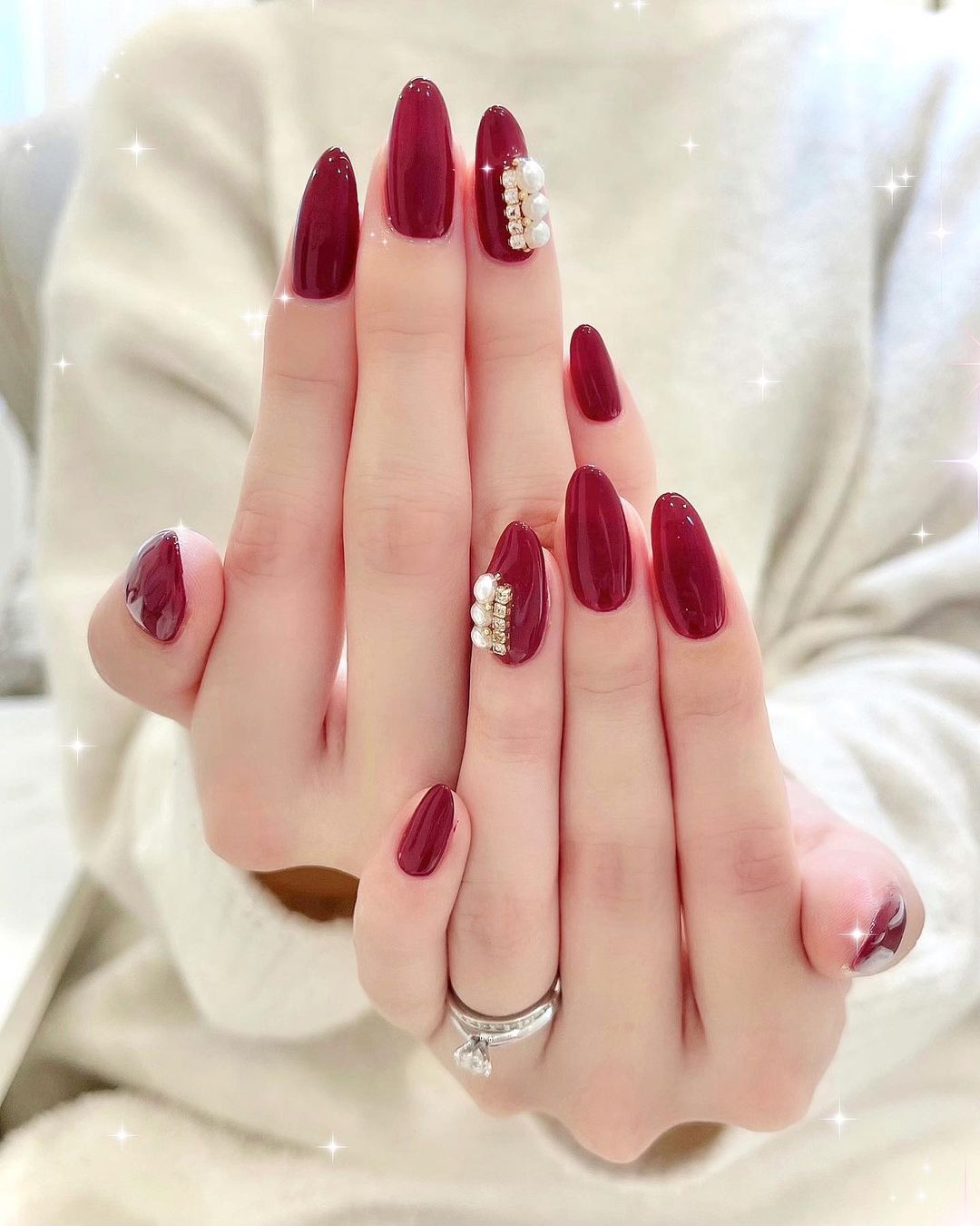 瀬戸早妃 3連続で赤ネイル Kiss Kiss Nail さんの赤ネイル本当にどれも可愛くて やめられないのっ 赤ネイル中毒です 今回も可愛いです うっとり Moe Zine