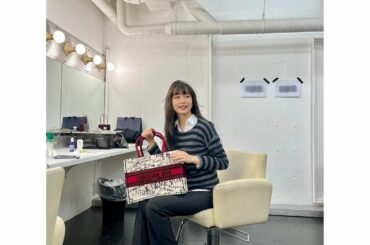 座ってるverも！シャツはセーターと組み合わせて着たりしてます
@dior のジュエリー、綺麗でした、、、皆様に早くお見せしたいです。。。#diorjoaill...