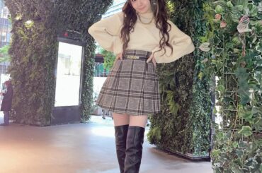 .
今年の冬はニーハイブーツが活躍しそうだっっ♩
オフショルのニットもベルトもスカート(後ろから見たら短パンのやつ名前なんっけ？そのタイプのやつです笑)も
ベル...