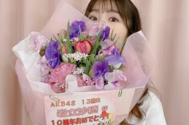 .
10周年おめでとうのお花！
さほりんずから届きました〜

(公演終わりにポニーテール解いてから見つけたからぼさぼさっほーで失礼します。笑)

みんなありが...