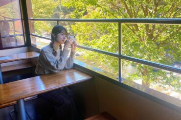.
ロケでわたらせ渓谷鐵道に乗ってきました
紅葉し始めの頃で、お天気もよく景色最高だった〜

4枚目は駅のホームで購入した醤油あいすです！
トロッコ列車内で食...