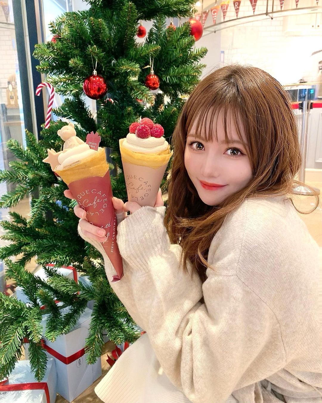 込山榛香 可愛いクリスマスクレープ クリスマス限定のクレープ食べれました そしていよいよ明日から30日まで 映画 恋愛リアリティーショー が 池袋 Moe Zine