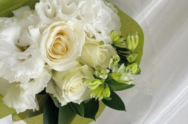 .
真っ白いお花可愛い...
10周年のお祝いでお花をくださった
ファンの皆様ありがとうございます

#花束 #お花 #花のある暮らし #flower...