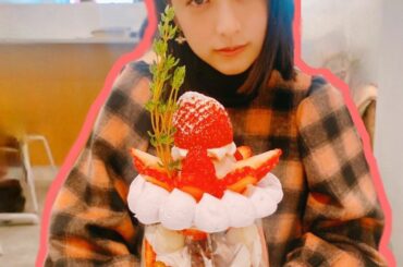 皆様、今年も大変お世話になりました。
来年もよろしくお願いいたします。

今年食べ納めのパフェと、
なぜか睨んでる私…

でインスタ納め。

今年もパフェ部は充...