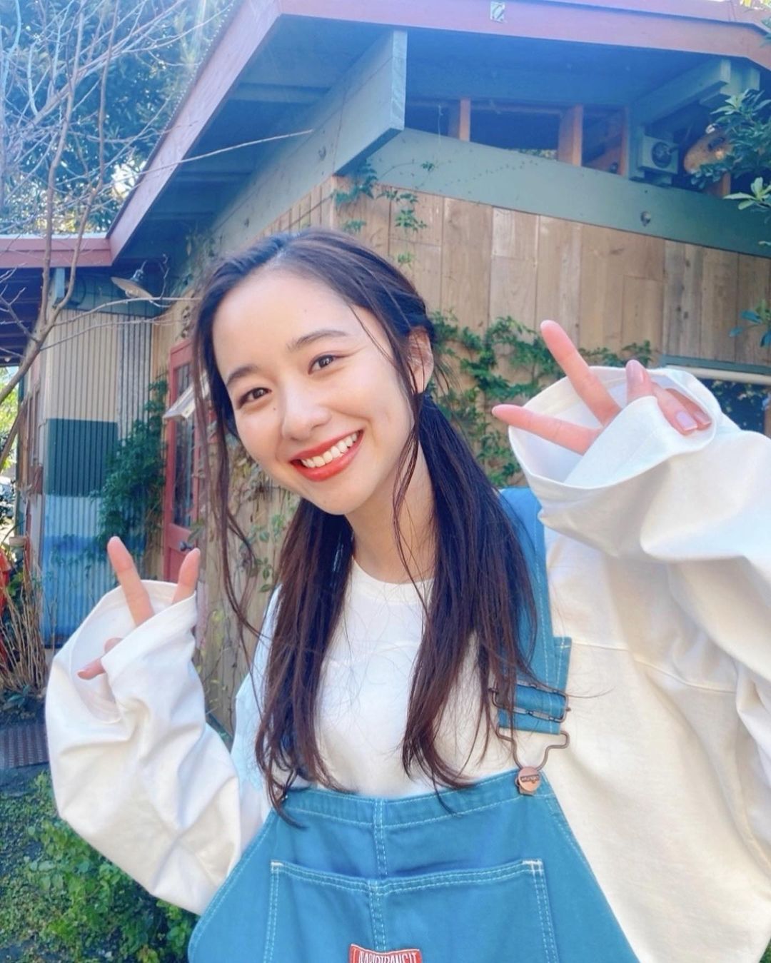 堀田真由 22年4月はじまりの カレンダーを発売することになりました やったぁーーー 大好きな方々と今日撮影してきたので 楽しみに待っててね 詳しい詳細はまた Moe Zine