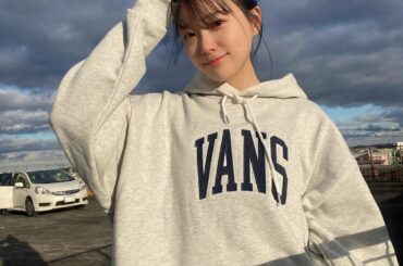 手抜きメイクに適当お団子に可愛いパーカーに可愛すぎる犬。

 @vansjapan 
最近でたパーカーかわいい
#vansjapan
#ヴァンズ...