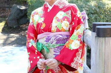 着付けのとき先生が、今年は白黒が流行ってるって言ってたんだけど、お着物に関しては流行りにながされたくないなぁ
 
母譲りの着物も赤でした
 

#癒し #グラ...