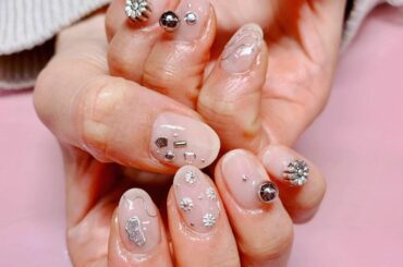 Nali今年も @lovl_harajuku さんで私の指先は可愛くなってます
.
１ヶ月でオフしなきゃいけないけど、心に残る作品を毎日持ち歩ける事にいつも感謝...