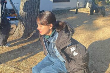 寒いな〜と言いながら
撮るぞ〜と前に進む
今日も今日とて健康第一で
スタッフ、キャストの皆さまと頑張って撮影しております。
写真はね、
ここがあったかいとかなん...