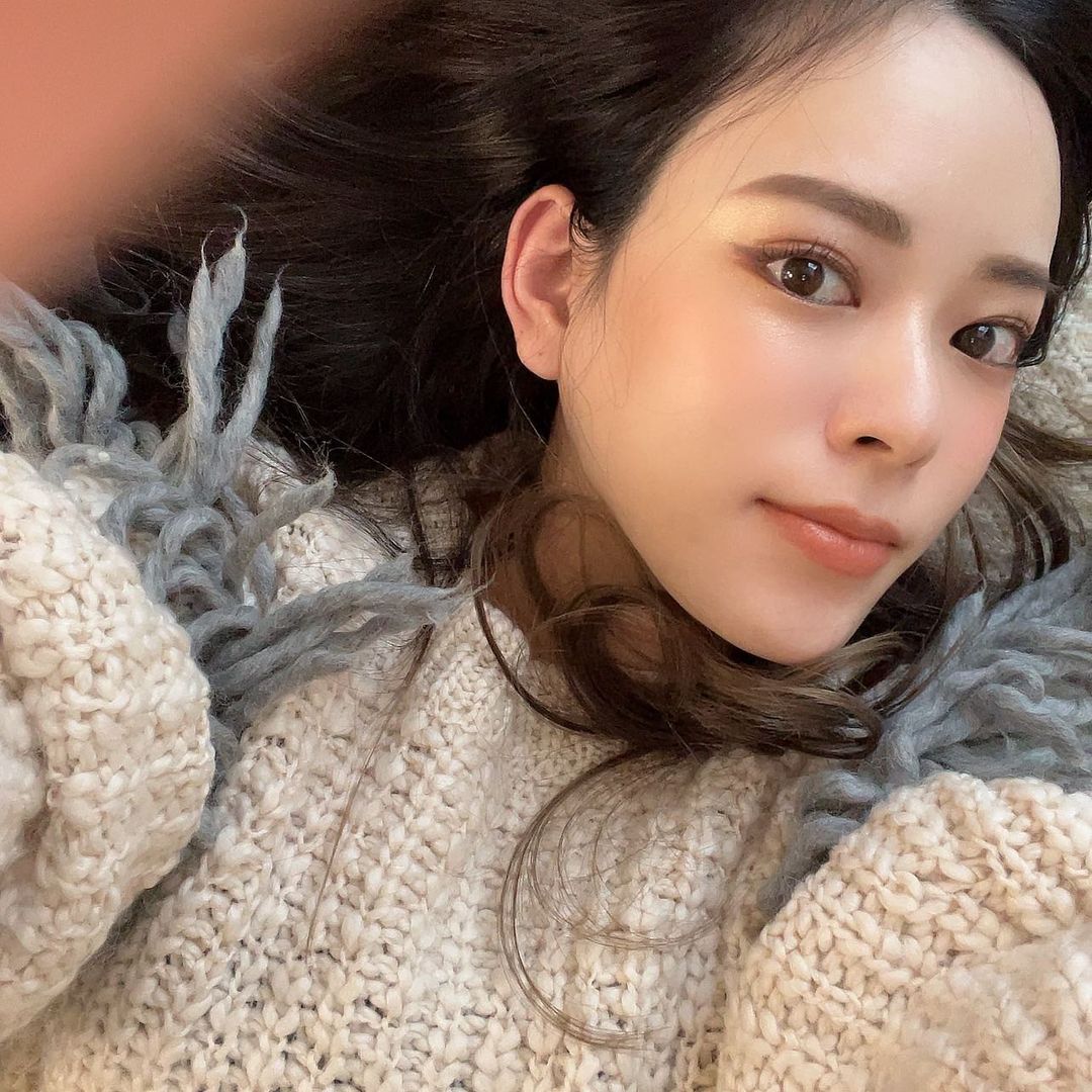 関根りさ ローラメルシエのクッションファンデやはり人気なだけあっていい感じでした リップはvimのだけど細かいラメの感じがかわいい たいして出かける用事もないけど お Moe Zine