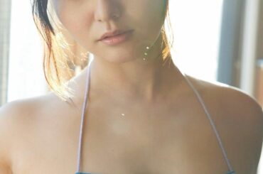 37thDVD「天使のイタズラ」
ジャケット公開されました

ダイナマイト！！！(笑)
赤の水着っていうのも珍しいし
大人な雰囲気で照れます…♡
成長してライン...