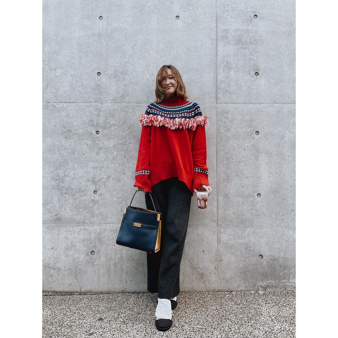紗栄子 久しぶりのファッション投稿 Knit Pants Doublestandard Official Bag Toryburch Shoes Loewe Moe Zine
