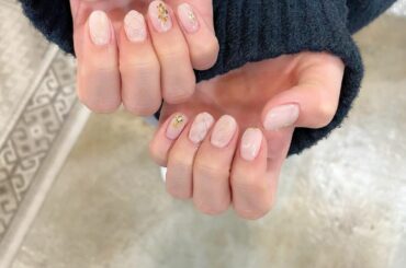 ツアーに向けて新しいネイル♡
　　
　　
乳白色に気になってたキルティング
やっぱりニュアンスが好き、可愛い〜！
@chipieee_nail_mika...