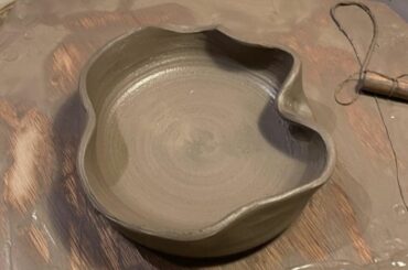 1人の先生と2人の師匠に囲まれて、︎笑
ほぼはじめてみたいな、二度目の
(ちょい前のしゃしん)
 @cyris____ & @i_am_nao___ 
#陶芸 ...