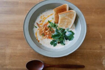 シェントウジャンで朝ごはん。

お酢とお醤油に温めた豆乳いれるだけ。おぼろ豆腐ぽくなるのよね。
いつもは黒酢だけど今日はお酢で作ったらさっぱりあっさり朝にちょう...