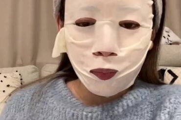 先着3万名様限定で、化粧水、乳液状美容液と夜用クリームの3点セット
通常定価20900円のものが、初回約85%オフの2990円になって始められる豪華なセットです...