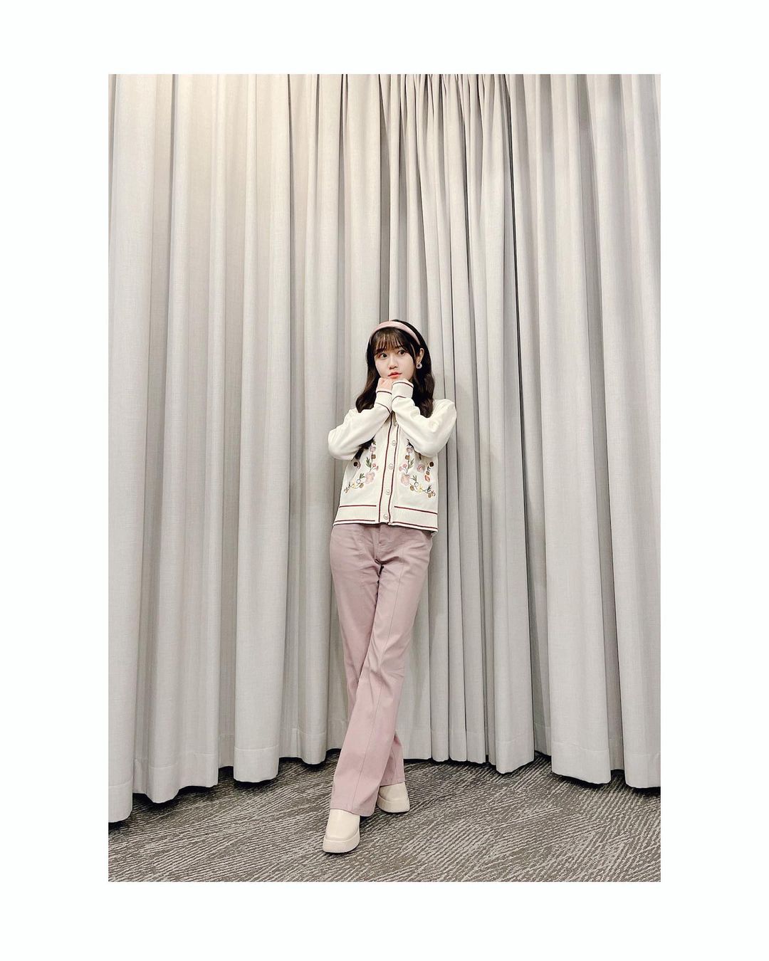 小倉唯: LINELIVE、実は激レア？？な パンツルックでしたたまにはいいかも〜。 アーカイブもあるよ #Tarte #今日のコーデ #... -  Moe Zine