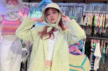 @wego_official の展示会に行ってきたよ〜
@wc__official のお洋服がとっても可愛くて着せてもらっちゃった
今年はY2Kがキテるんだって...