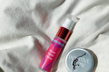 もう長いことバッグの中に
御守りのように入れてるものたち。

仕事前、CBDDAYSのポジティブフローを
こめかみと喉、首周りに塗って深呼吸。
（喉周り結構おす...