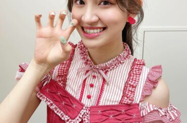 ⁡
⁡
セカンドジェネレーションの衣装を着た
⁡
赤が可愛いのよなぁ
 #ネイル  #K  #セカンドジェネレーション  #akb48  #衣装...