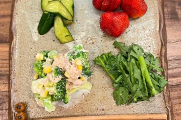 .
.
今日のよるごはん #天木ごはん
めちゃくちゃみどりなんだよ
作り置きもしましたっ
ブロッコリーは芯まで食べる派。

❥春菊salad
❥broccoli...