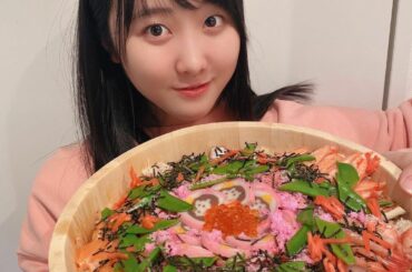 ちらし寿司〜！ケーキ〜！...