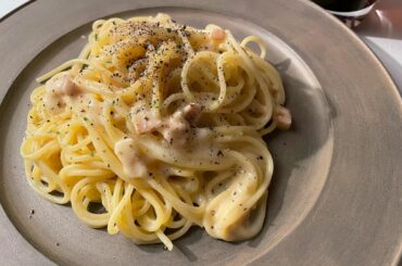 最近はぽかぽかな陽気と花粉症と共に
現場に立つ日々です。
写真撮ってなさすぎて、
誕生日に頂いた木のお皿とパスタ。
木皿、愛用しております︎
⁡
今日夜10時か...