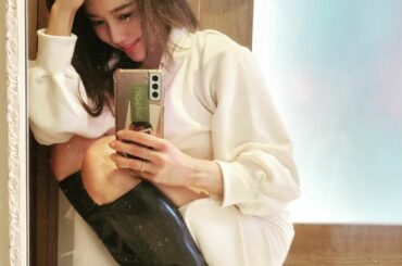 .
１枚でお出掛けできる
スウェットワンピース
@grl_official のものです
サイドスリットが入ってます。
ボディーラインがしっかり出るタイプのものだ...