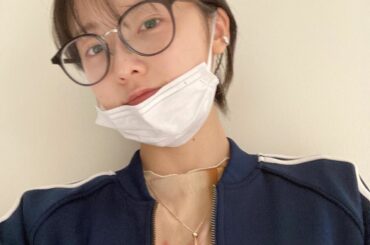 メガネはお母さんからの。
ジャージはお兄ちゃんから(借りパクした)の。
最近は着たい服を着てるだな。
あ、いや、前から着たい服は着てたんだけど。
なんだろう。と...