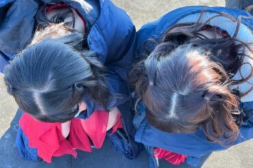 れいれいと私なんか…つむじ？似てない？笑
⁡
2人とも顔寒そうすぎ
⁡
⁡
⁡
#juicejuice #稲場愛香 #井上玲音 ちゃん #つむじ 
#私たしか...