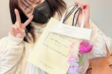 .
稽古終わりにお友達にちょっと会って
誕生日お祝いしてくれた🥹

誕生日二か月前だけど！笑

髪の毛もぼっさぼさですっぴんで
ジャージで行ったけど
そんなふう...