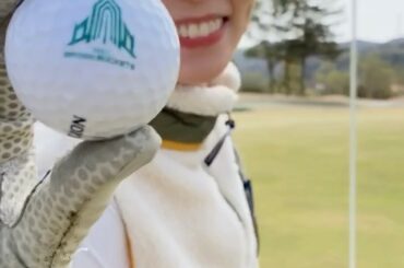 リーグワンのNECグリーンロケッツのロゴが入ったゴルフボール　@nec_gr_official 
飛ぶと噂だけど果たして？

キャップ→ @newera_gol...