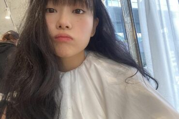 前髪多めに切った
どう？かわいい？良い子みたい？（笑）

#プチイメチェン
#脱シースルーバング
#センター分けも出来るようにしてもらったよん◎

@ryooo...