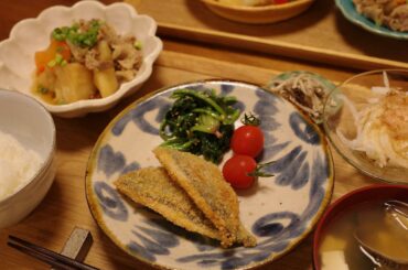 ふっくら表面パリパリザクザク鯵フライたまに無性に食べたくなって自分のために揚げます
そのほかはいつも通りの副菜たち。
最後の動画では水が飛んできます。
・
︎鯵...