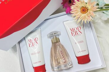 最近買った香水︎
@lanvinofficial の モダンプリンセス
メイクさんからクリームお借りして
好きな匂いすぎて買っちゃった

シャンプーとボディクリ...