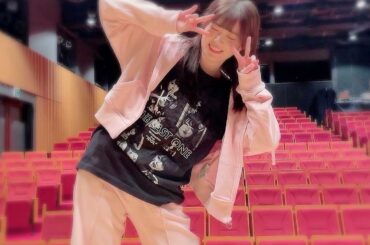 オフショットいっぱいどーん！
小道具たちとっ

#六行会ホール  #朝ごはん #パジャマ 
#パン #トースト #ドーナツ #ジャージ #nerdy...