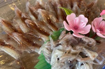 富山幸せだったあああ！！！ほたるいかミュージアムでほたるいか堪能してきた
そして帰りは新幹線横のお土産コーナーで #ワンエフ のVTRで出てきたお土産ゲットして...