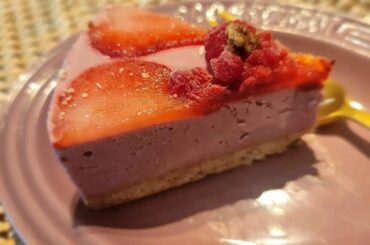 .
朝起きて昼下がりにコーヒーと
.
でもこれはローケーキ
ナッツやココナッツなどを使った
ケーキなんです！
手のひらの半分くらいなんだけど
満足感が!!!
重...