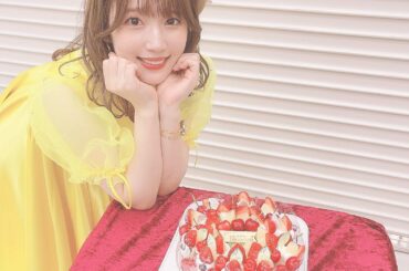 2022年4月23日は
第4回フアンクラブイベント！
そして、
内田真礼アーティストデビュー8周年の記念日でした

1枚目　サプライズで、ケーキでお祝いしていた...