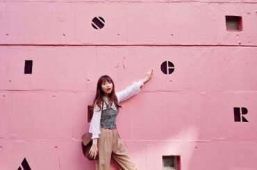 .
昨日お仕事の前にお散歩へ
最近東京は雨が多い中
綺麗に晴れてよかったです
.
水道橋にある有名な#ピンク色の壁 # 
#アテネフランセ に巡礼してきました！...