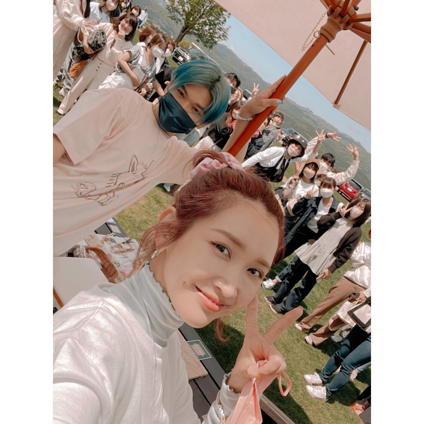 紗栄子 可愛い可愛いサブレちゃんの看板撮ろうと座ったら 撮影会になってた 物販コーナーが充実しているからお客様も喜んでくれているし 販売するほうも楽しい N Moe Zine