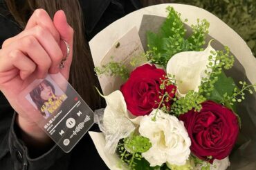 親友が選抜おめでとうってプレゼントしてくれたお花とカード
これ、Spotifyでスキャンすると根も葉もRumorが聴けるの凄くない？

大切な親友に感謝...
...