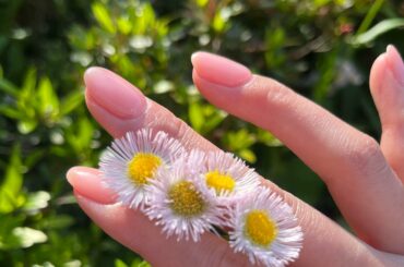 ちゅるん
いまはシンプルなワンカラーネイル🫶
フットはだいぶ前にしたのでもう変えないと🥹！...