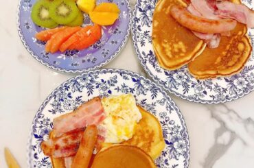 朝ごはん´-

フルーツとホイップクリーム載せてスイーツ系にしようか、
大好きだったモントーク風のウィンナー＆ベーコン×はちみつにしようか
最後まで迷って…

...