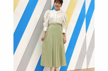 *
今日の衣装は
わたしの名前の由来のような
萌黄色に近いスカートです

今日もよる9時〜#アベプラ はじまります

#衣装#萌黄色...