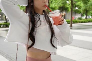 @almoore_official 世界中どこでもウェアで、スムージー飲んで、ふ〜んって生きてるのが私。
自分らしさを大切に。Just be yourself....