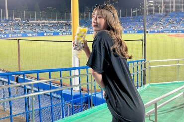 新人の売り子ちゃんからビール買った
レモンサワーに切り替えたら
めちゃレモネードみたいで美味しすぎて普通に飲みすぎた
.
最後までドキドキハラハラの試合で
みて...