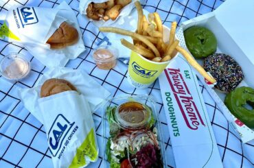 女2人と男(2才)の３人デート
昨日の投稿であげたかわいいは高カロリーのとこはイクスピアリにはいっててテイクアウトして葛西臨海公園でピクニックした
まじで高カロ...