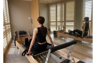 ピラティス初心者の私でも綺麗な姿勢写真撮ってもらいました︎
この姿勢めちゃめちゃプルプルしてます。
しんど楽しかった(^^)...