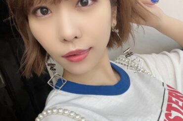 撮影衣装

最近はギャルが流行っているとききました！

#AIMISOUND アルバム発売に向けて色んな取材やら撮影やらして頂いているのでチラ見せです！お楽しみ...